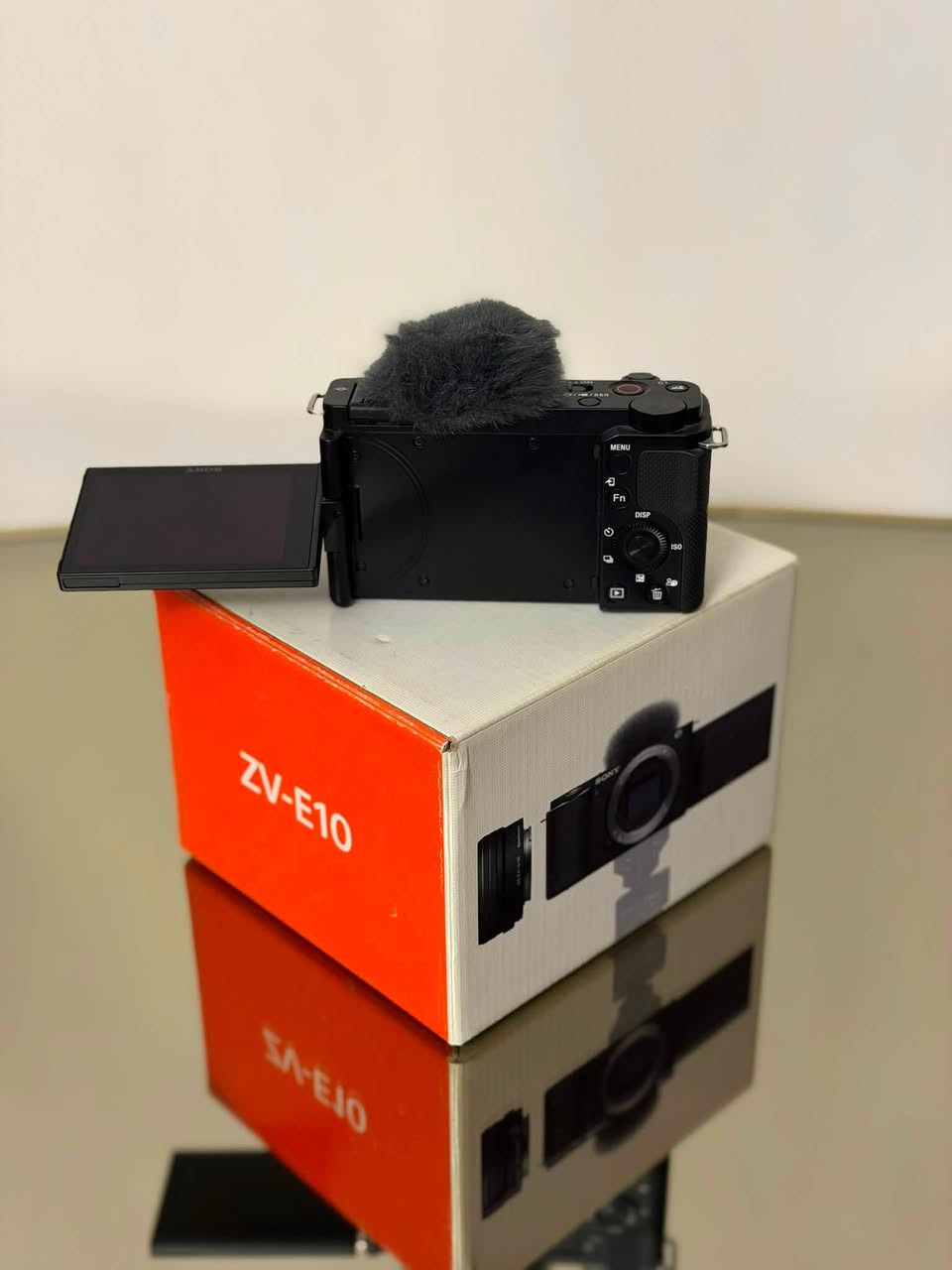 SONY ZV-E10 سوني
للبيع 
نظيفة واستخدم قليل جدا
مستعجل للبيع قيم واخذ
***********

