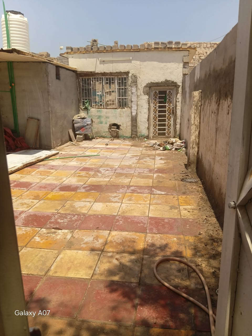 سلام عليكم شباب بيت بل براكيه شارع المعمل 130متر حي الصدرين (التركمان) بيت جاهز غرفه وصاله ومطبخ زغيرر
سلام عليكم شباب بيت بل براكيه شارع المعمل 130متر حي الصدرين (التركمان) بيت جاهز غرفه وصاله ومطبخ زغيرر 
صحيات داخليه  وخارجيه زغير بل طارمه 
سقف سندويج بيت نضيف وجبير اريده ب12وبي مجال بسيط 
نص  بنص هم يرهم 
***********

