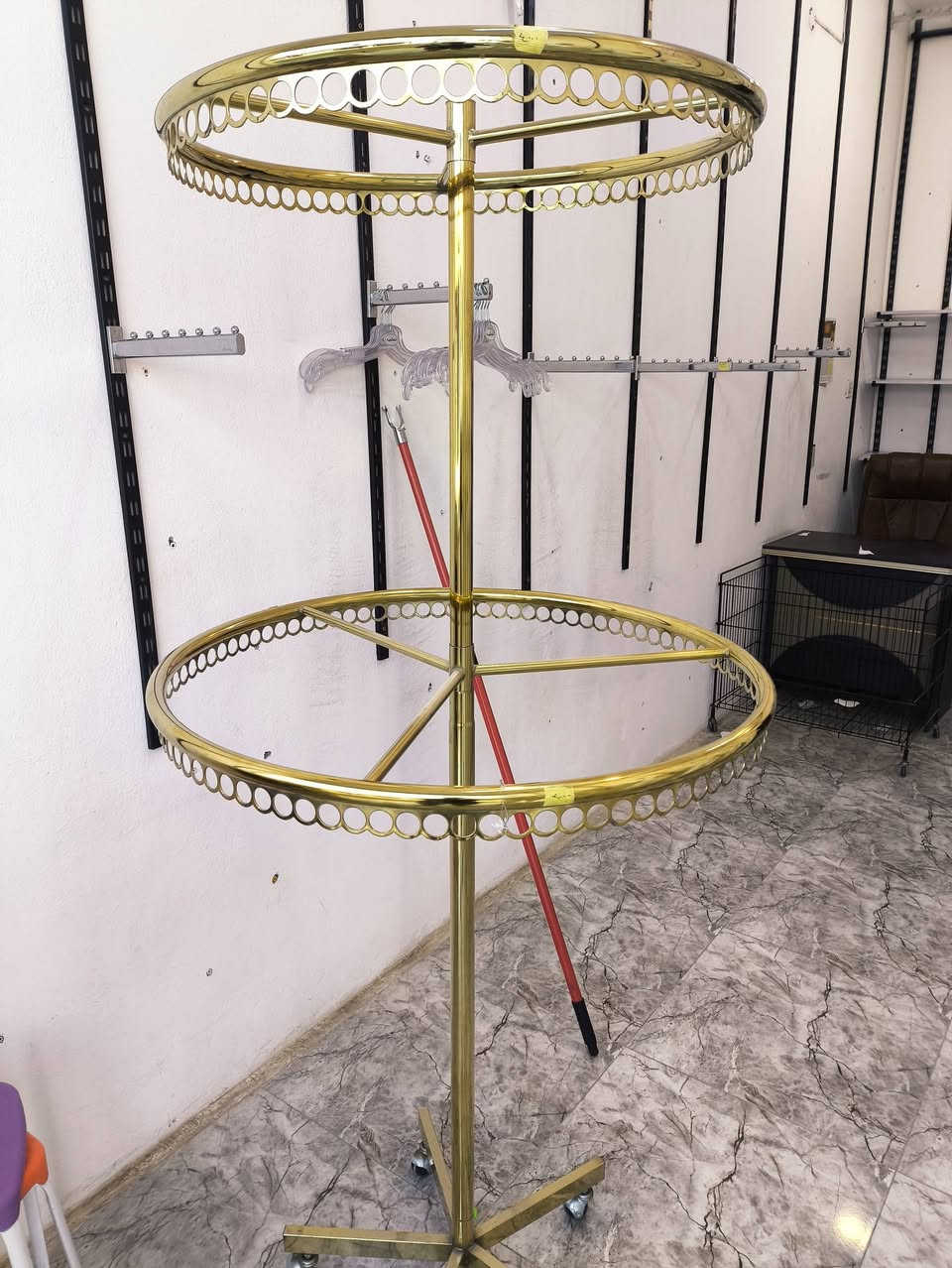 السلام عليكم للبيع تصفيه محل ملكانات تعاليك ميز +كرسي+رفوف +سجج و بعد اكو مجسمات تعاليك للستفسار اكثر على الرقم
*********** عنون قرب بسمايه
