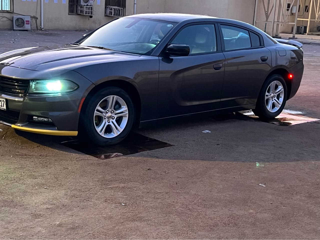 سيارة چارجر SXT بلص 
موديل :2022 
وارد أمريكي كفالة عامة ما عدى الدعميات (سرقة دعاميات) دخولها سرقة دعاميات بدون حادث 
المواصفات: فتحة سقف
كشنات جلد حضن (تدفئة وتبريد )خزن ميموري
ستيرن هيتر (تحكمات ستيرن كروز مثبت سرعة)
رادار خلفي كامرة دوارة 
محرك 3.6 (V6)
رقم اربيل السيارة بأسمي هزة جديدة 
سنوية الى 2029 
الممشة 50الف ميل 
السيارة جاهزة من كلشي تخم تاير وحدادية كلشي كامل ما بيها نقص
ملاحضه خفضنه سعر 260قابل للتفاوض
رقم*********** البصرة, العراق
