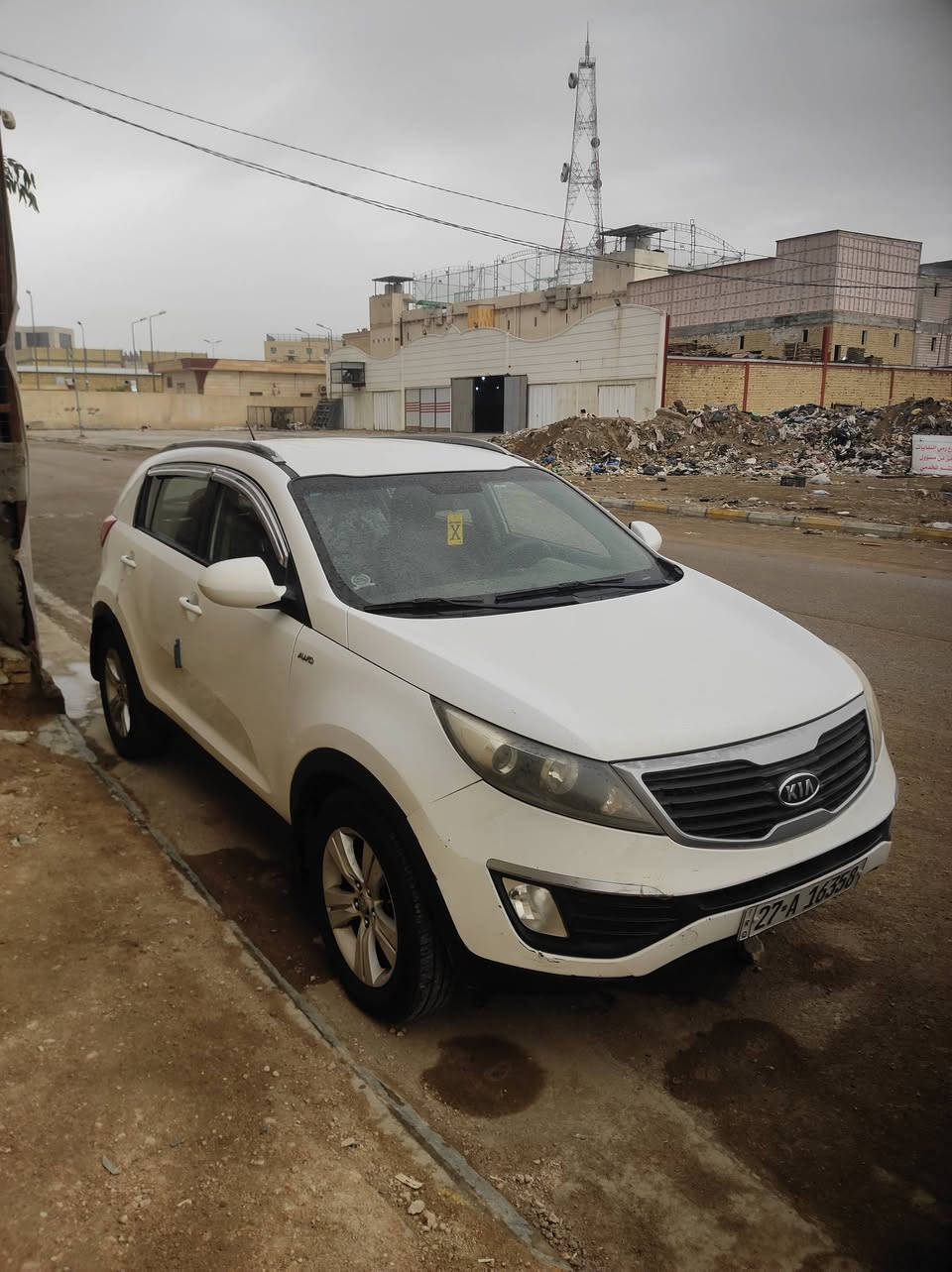 السلام عليكم كيا سبورتج موديل 2011 محرك 2400 دوش خليجي ماشيه 106 الف السياره جاهزه بيها فقط ظربة بالهلال الجامرلغ الخلفي الايمن مع قليل من الباب الايمن ظربة ستوته السعر 138 وبيها مجال الاتصال على ***********
