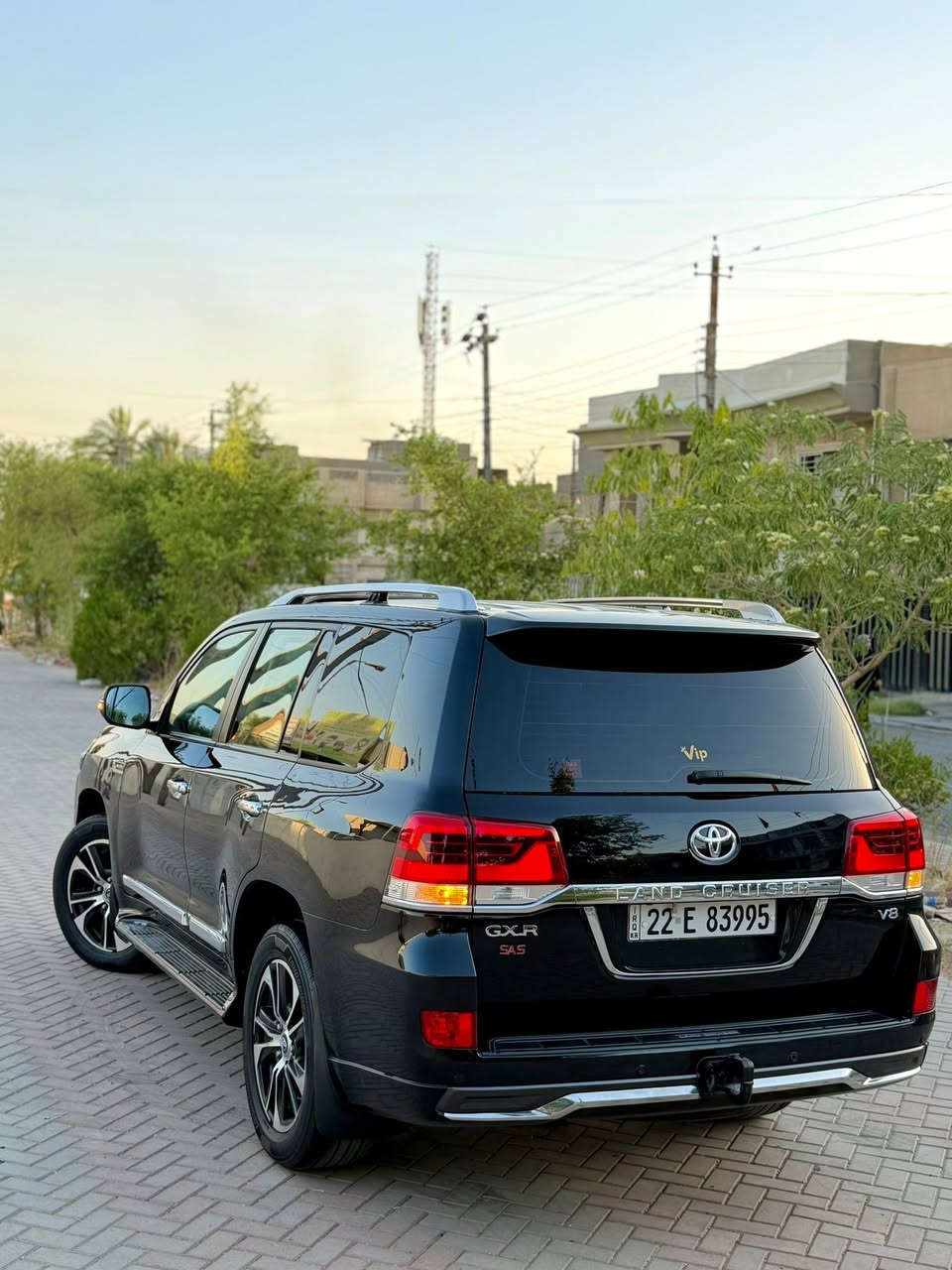 لاندكروز موديل2016  SASV8 4600
 فول مواصفات 1/1 رقم أربيل بسمي سنويه ورقم وهزه وفحص كله جديد  السياره كفاله   عامه  حت الدعاميات ومكينه وتخم تاير وحداديه كله على وضع الشركه المواصفات 
1- بصمه + بصمه ابواب 
2- سلايت 
3- كشنات جلد + كشنين كهرباء + كشن السائق  +3قطع تبريد 
4- 8 ارباك 
5- تشغيل عن بعد 
7- اشاير لكزز 
9- ثلاجه بارد 
10- طفايه اماميه  
11 حساسات امامي خلفي 
مكاني بغداد الكرخ فقط بيع 
السعر (437)واتساب ***********
