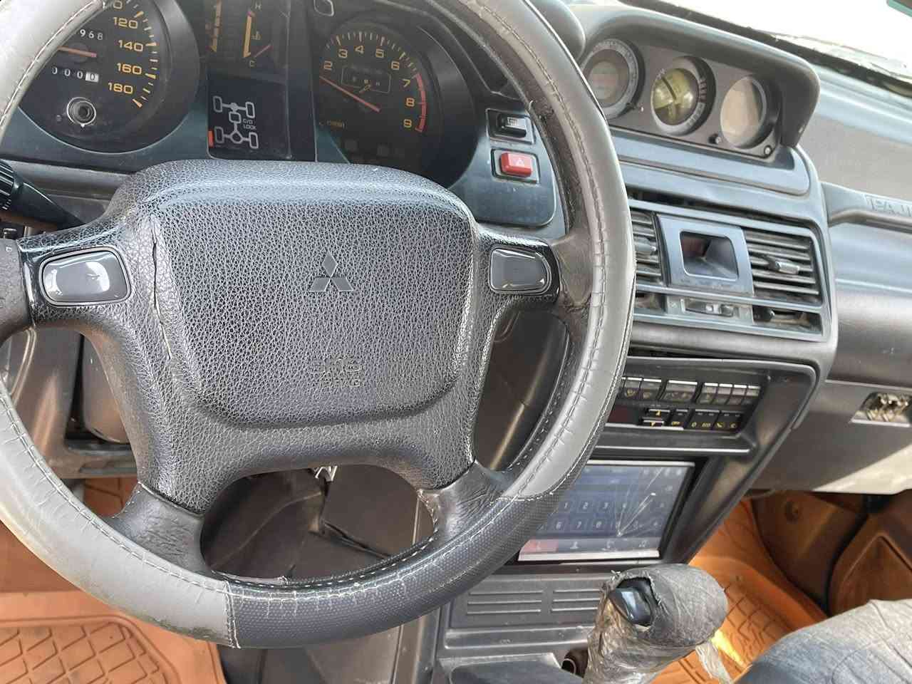 سلام عليكم  باجيرو للبيع موديل 97بسمي شرط تحويل مكينه vvtوكير  رقم الانكليزي سياره ٧راكب بلادي زوج تايرات  كهربايئات كله شغاله سياره خير من لله شراي يتصل *********** ماقصر وياه
