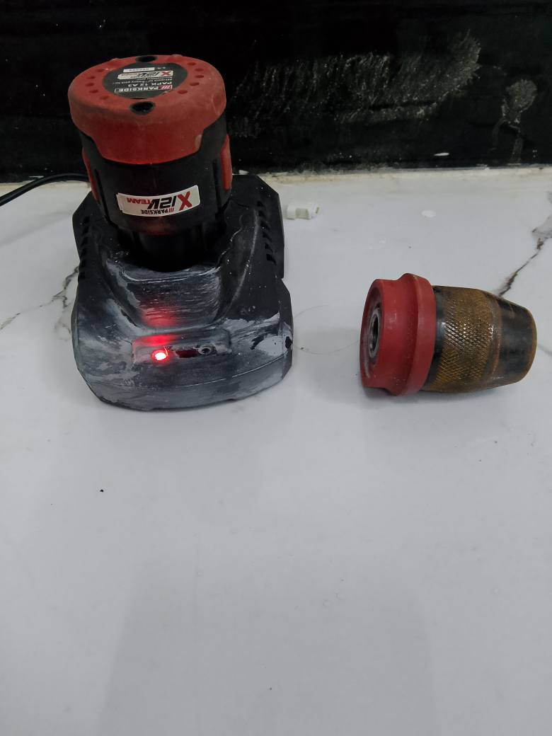 للبيع باتري ١٢فولت جديد ونضيف الله وكيل مامشتغل نص ساعه مع شاحنه جديده وطوبه مال  دريل باركسايد الماني اصلي السعر ٣٥الف موصل حي الانتصار ***********
