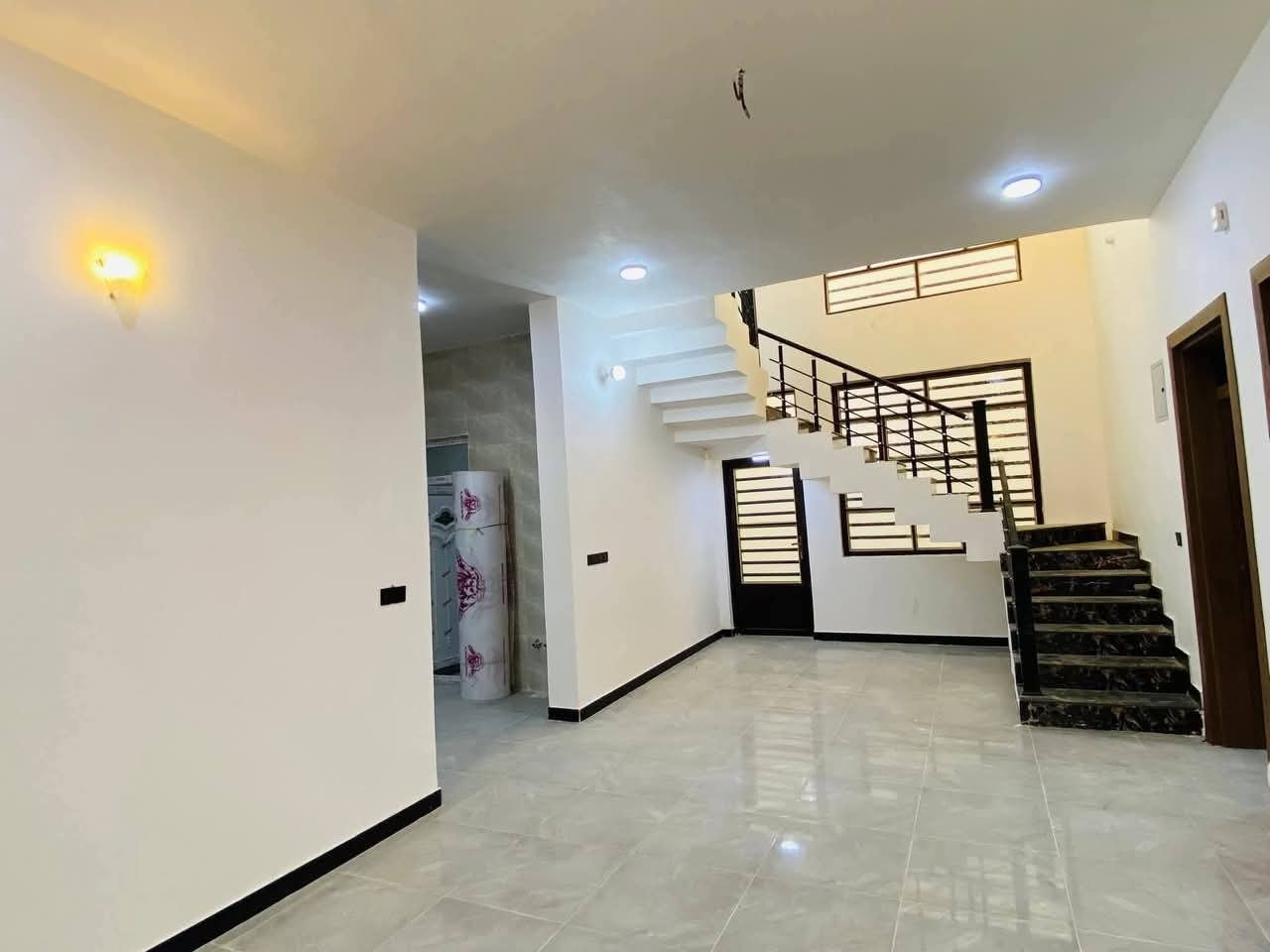 بيت للبيع
⭕️(طابو زراعي سند 25 )
⭕️المساحة 300متر 
⭕️عنوان الدار  / التقية الثالثة _قرب مدرسه البشير يبعد عن التبليط 40متر
⭕️بناء البيت 2025
⭕️بناء كونكريت مسلح 
—————————————
           تـــفـــاصـــيـــل الـــدار 
(كونكريت مسلح ) 
⚜️ غرفتين نوم
⚜️صالة 
⚜️استقبال
⚜️مطبخ 
⚜️مجاميع صحية داخلية و خارجية 
⚜️طارمة حديقه 
ــــــــــــــــــــــــــــــــــــــــــــــــ

مراسلةالصفحه او 
***********
*********** يوجد واتساب
