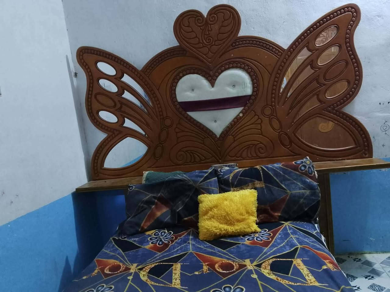 غرفة للبيع 
سعر 315 وبيها مجال 
شراي خاص 
#كوت


**إذا كنت صاحب هذا الإعلان وتريد حذفه لأي سبب، رجاءا أرسل رسالة إلى الدعم الفني**