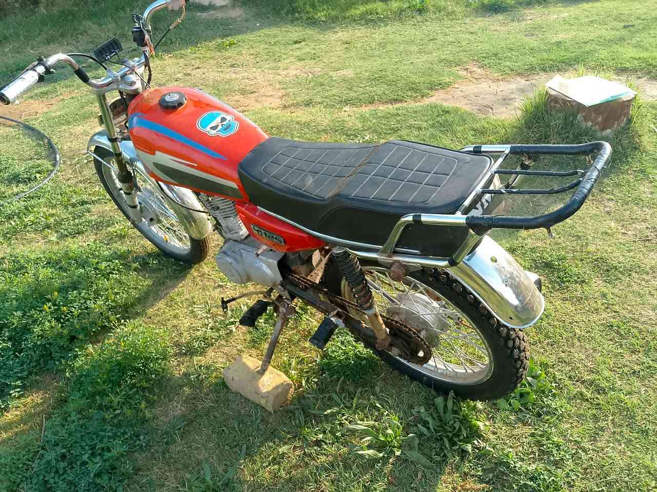 السلام عليكم دراجه للبيع رقم وسنويه موديل 16 اتصال ***********
