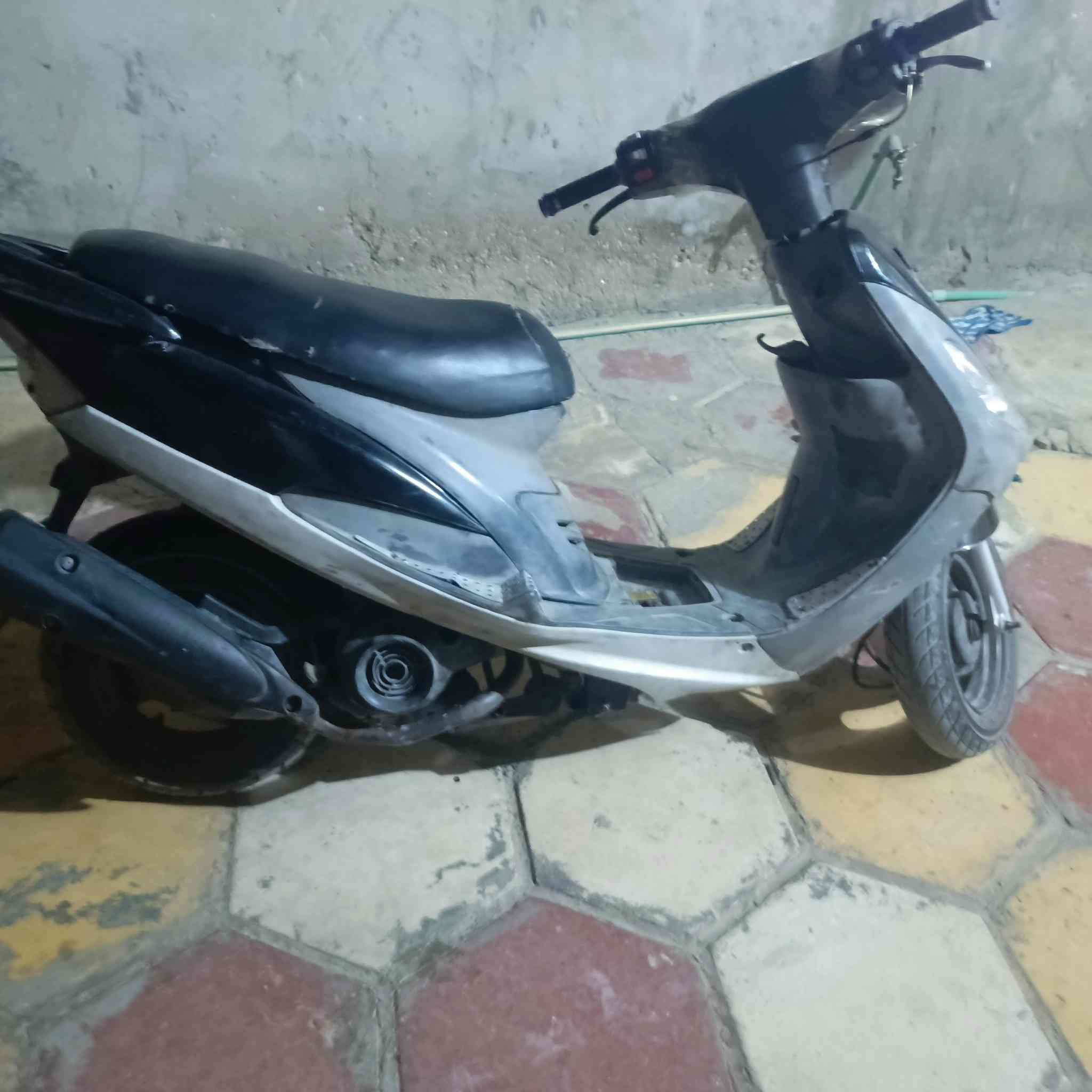 سلام عليكم
دراجه منغولي كلشي ما ناقصها مكينه بلاديه ما مفتوحه دراجه نضيفه بس عوزها بس لايت امامي كهربيات كله شغله سلف وهندر بأي وقت سعر 400 وبيه مجال❤


**إذا كنت صاحب هذا الإعلان وتريد حذفه لأي سبب، رجاءا أرسل رسالة إلى الدعم الفني**