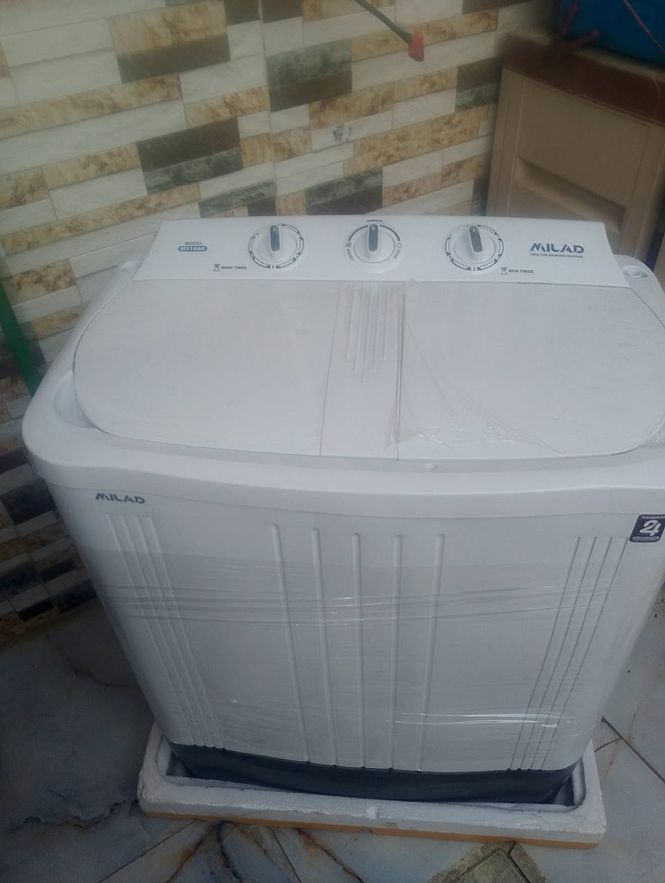 غسالة ملابس جديدة بعدهي بلكارتون مامستعمله حجم 18 ونص كيلو السعر 125 مكان بغداد ***********
