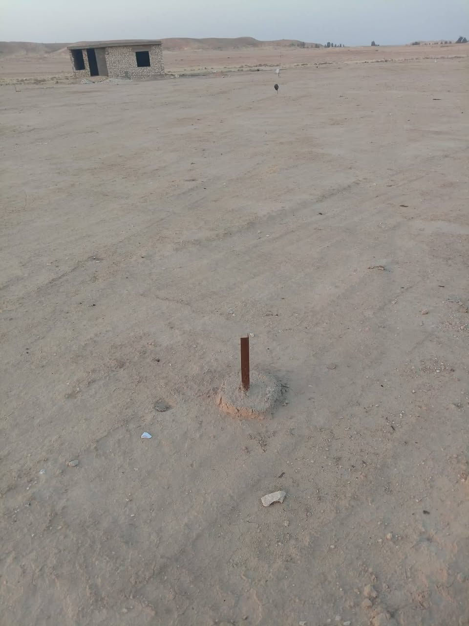 قطعة ارض للبيع. 
في توزيع المنتسبين. 
 قرب محطة وقود السيف الانبار.  
وقريبة على السايدين
ركن على شارعين. 
شارع 10م وشارع20 م. 
مساحة القطعة 282م. 
كما موضح بالمخطط و الصور ادناه 
السعر المطلوب 4500وبيها مجال للتفاوض 
عنوان المكتب📍 الانبار قضاء حديثة سوق الحي العسكري قرب اسواق ابو حسين 
أ.استاذ هشام حسين ابو احمد ***********واتساب ***********
رائد المعاضيدي ***********
