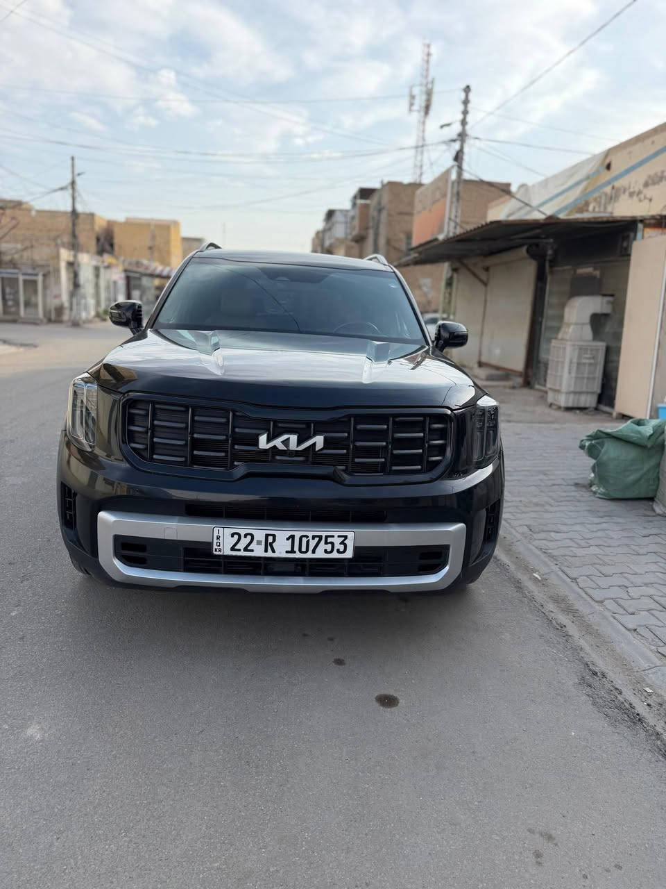 السلام عليكم
كيا تليورايد  2023 فول مواصفات 
فئة SX Xline 
حادث قبق جنطة فقط مبدل وبدون ايرباك السيارة 
السعر ٣٢٠ ورقة 
مواصفات 
7 راكب كشن منفصل vip 
محرك 3.8 v6 
فتحة وبانوراما 
كشنات كله جلد وكهربائيات 
الكشنات الامامية تدفئه وتبريد 
تدفئه ستيرن 
كشن السائف ذاكرة ومساج 
رادارات امامية وجانبية وخلفية 
حساسات و4 كامرات رؤية 360 درجة 
اوتو هولد 
سايد بريك كهربائي 
12 سماعة هارمن كاردن 
السيارة ماشية 66 الف كيلو 
مكان نجف 
***********
