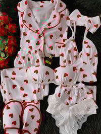 ملابس • هدية • رومانسي