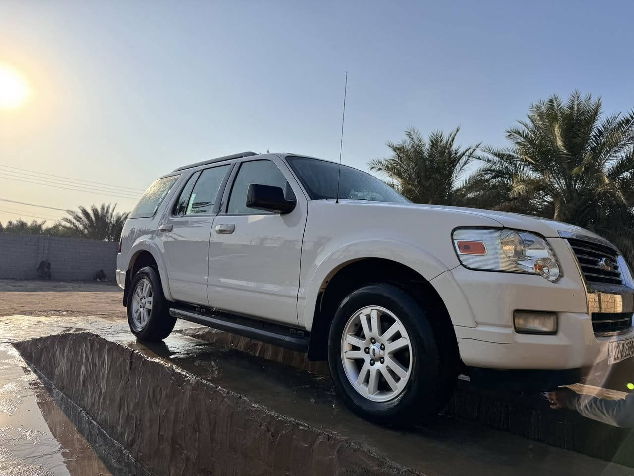سلام عليكم
فورد اكسبلور 2010
مكينة V6   4.0L
مواصفات كشنات جلد 
فتحة سقف 
سيارة خليجي 
سونارها موجود 
سعرها 133 وبيها مجال 
مكان ذي قار الشطرة 
للاستفسار ***********
