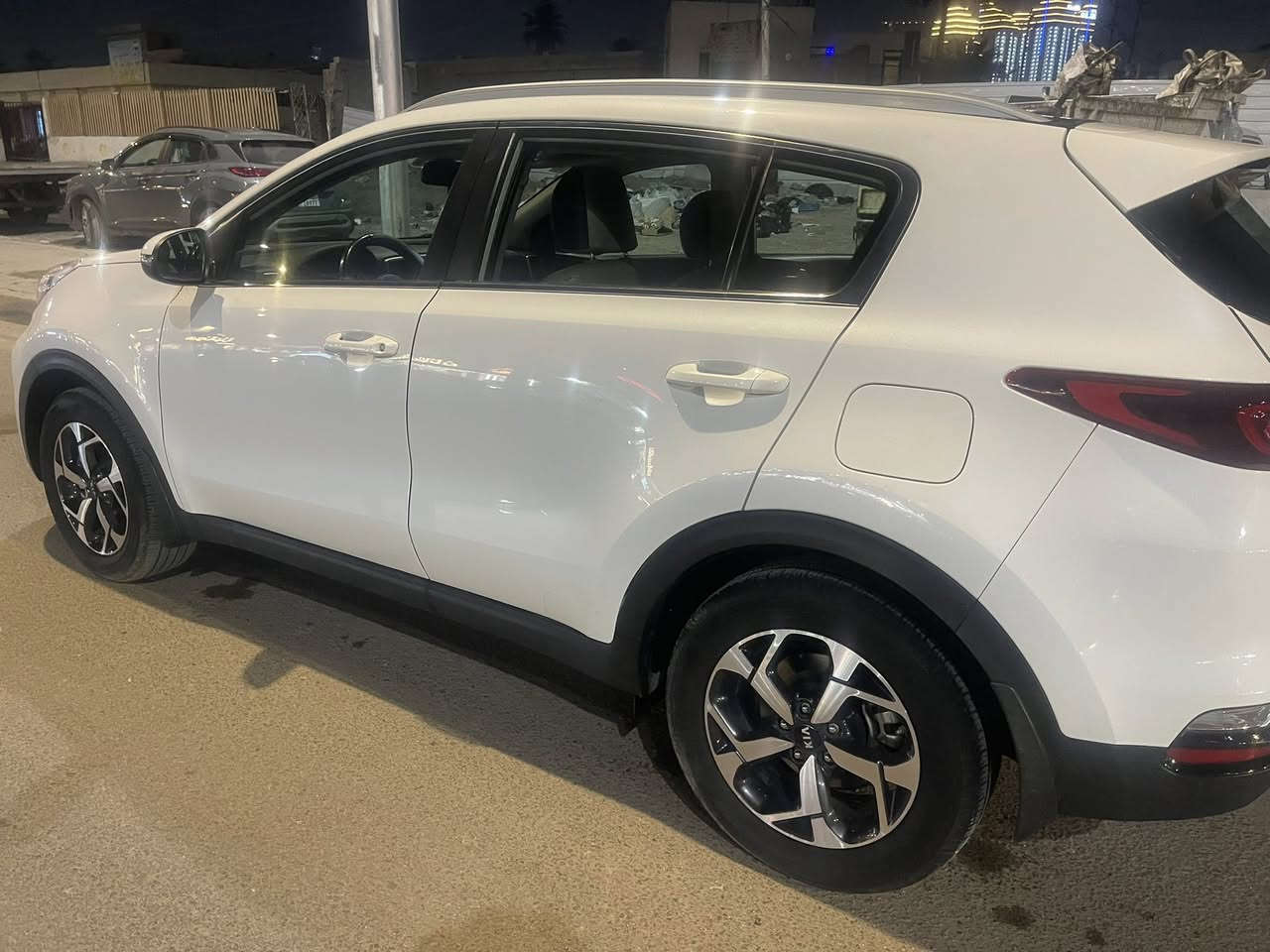 سبورتج 2020 فول مواصفات خليجي
بيها هلال جاملغ خلفي فقط 
ماشيه 70
السعر 187 مجال بسيط 
*********** تحويل شرط
بانوراما وجلد وتحكمات 
في بغداد
