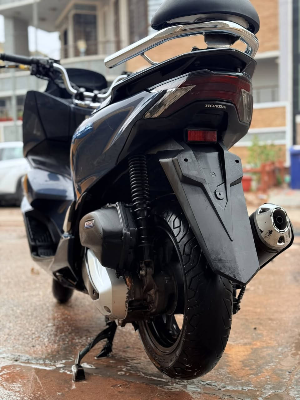 السلام عليكم Pcxجيل الرابع (كوري )الدراجه كفالة عامة جديدة مكينة 150دراجة جديدة للبيع او المراوس بجيل الثالث ياباني
***********
***********
مكاني بغداد زيونة او مدينة الصدر 
14 وبية مجال
