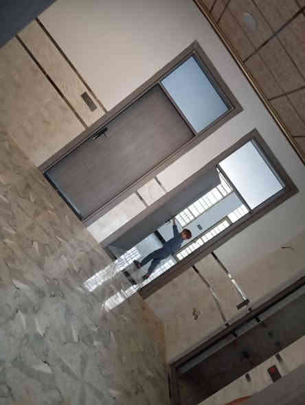 سلام عليكم دار البيع طابو زراعي سند 25 مساحه 150 متر طابقين طابق الرضي غرفتين نوم ستقبال وصاله ومطبخ وحمام وكراج طابق الثاني 3غرف نوم حمام وصاله البيت جاهز السكن الموقع بعقوبه التحرير الحولي السعر 125 وبي مجال بصيط ***********.       ***********
