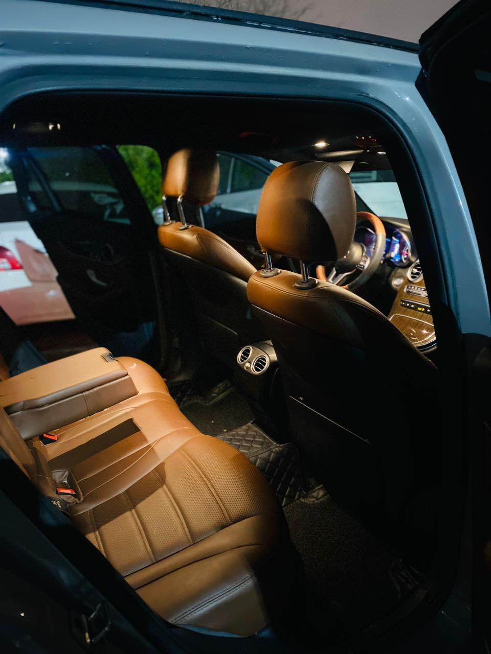 Mercedes Benz GLC 300 2022
السيارة وحيد بهذا اللون بعراق كله

للبيع بسعر مناسب 

1 توربو

4 سلندر

كشنات خزن 4 وضعيات 

. شاشة كار بلاي 

. ستيرن ماوس تحكم صفحتين

. داخل جلد قيسي

. حزام كهرباء سحب  

. رادارات امامي خلفي جوانب 

. حساسات 360 درجه 

. صندوق كهرباء 

. اتو ستوب + اتو هولد

. كشنات تدفئه

.ماشية .70.000 كم 

للصبغ م حادث مالته اتصلو 

السعر 220 ورقة

مكان السيارة اربيل
***********
