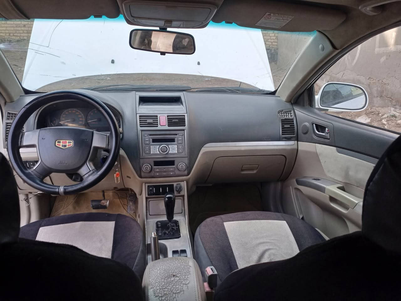 سلام عليكم
جيلي ام كراند محوره مكينه وكير كورلا موديل 12 
مكانها ديوانيه بيها بنيد طاير. فقط مابيها ضربه السعر 45
سنويتها لحد 28 ماساقطه ***********
