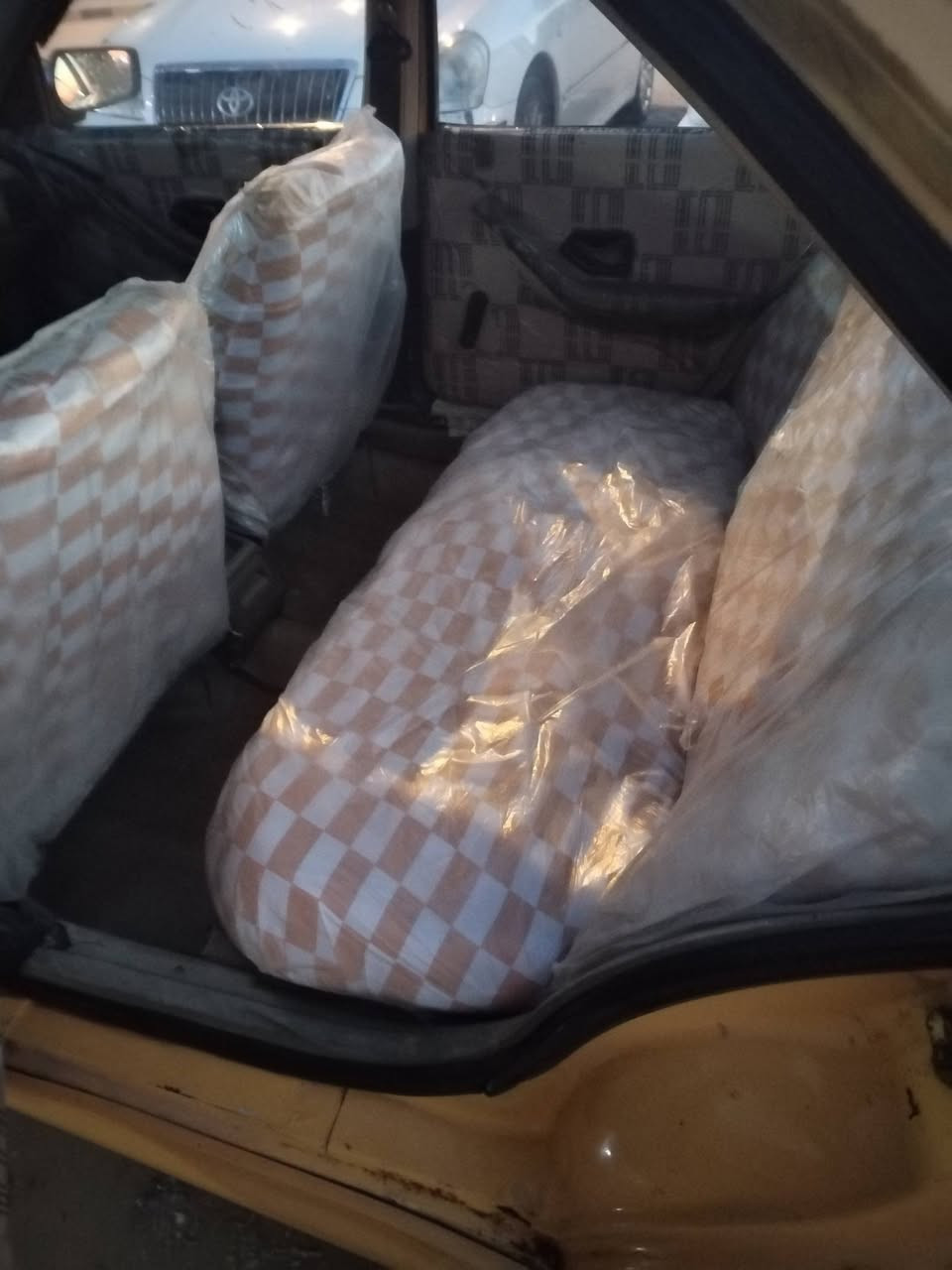 سلام عليكم بيجو 405 للبيع نضيفة سيارة العنوان النجف الاشرف سعر 20وبيه مجال قليل  كير ومحرك نضاف رقم   الهاتف ***********
