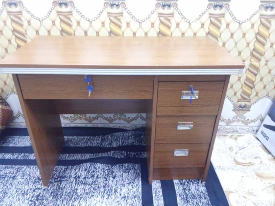 السلام عليكم ميز مكتب مع الكرسي السعر ١٠٠
شاشة حجم ٥٠ LG السعر ٥٠٠ ملاحضة الشاشة ما مستعملة فقط مفتوحة رقم لاستفسار *********** المكان 
ابو غريب  خرنابات
