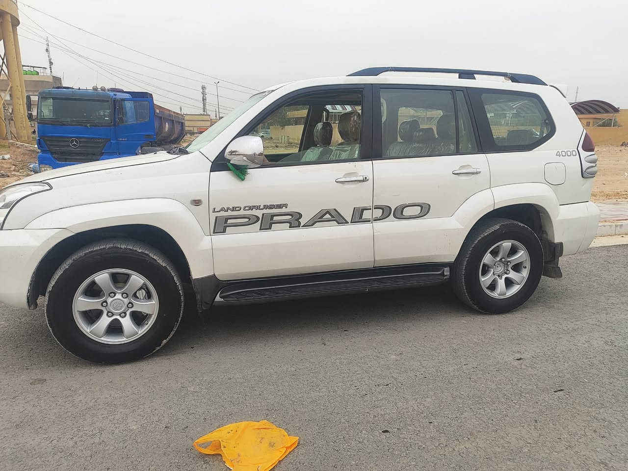 السلام عليكم برادو 2009 فول مواصفات 
اعلئ فئة vx    6 سلندر تحكم كشنات 
كهربائي كشن تدفئة تبريد فتحة بالقمارة 
السيارة نظيفة كولش باسمي رقم انكليزي بغداد تحويل مباشر بيهة فقط جاملغ ايمن 
ولقمارة فابلون مثل ماواضح بالصورة 
السونار مرفق مع الصور  المكان كربلاء 
السعر 173 وبيهة مجال بسيط 
***********
