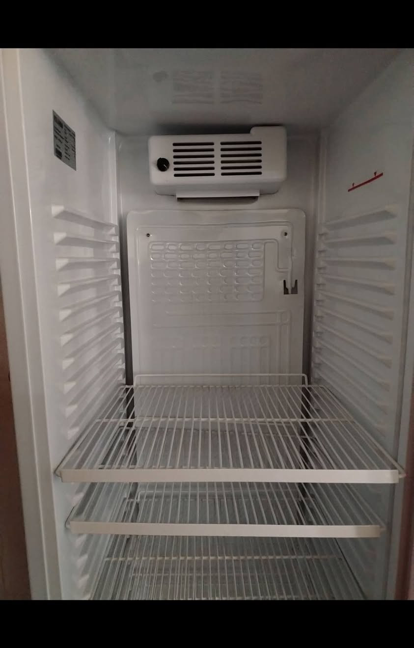 السلام عليكم
يوجد براد نضيف ما مفتوح للبيع مستعمل
السعر 200 
للاستفسار الاتصال ***********
او تواصل خاص
