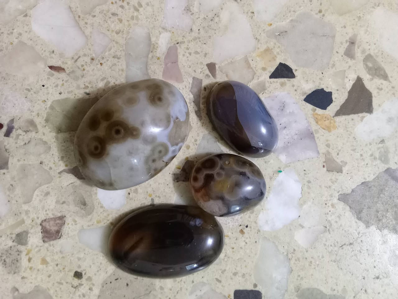 احجار كريمه وسليمانيات ثنين نواعم واثنين وصط احجامهن يجنن مصورات كلهن عيون اربع قطع جوه سعرهم 12 الف التوصيل 5 محافظات  6 توصيل فقط


**إذا كنت صاحب هذا الإعلان وتريد حذفه لأي سبب، رجاءا أرسل رسالة إلى الدعم الفني**