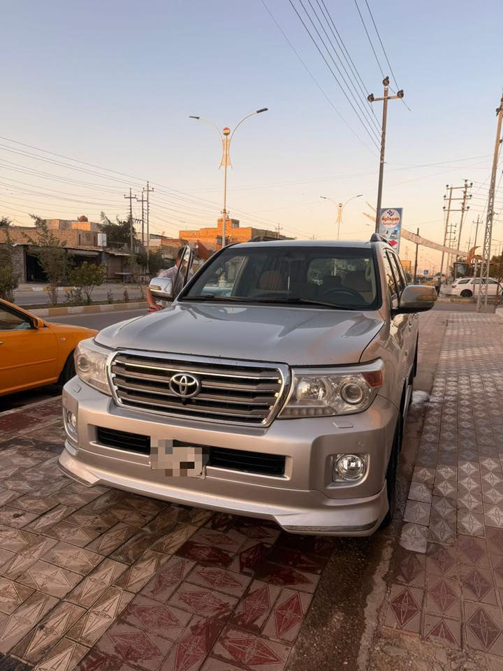 السلام عليكم للبيع فقط لاندكروز. بدون مراوس ادوات دخول جديد. مكينه 6  تماتيك  مكفوله قطعه وحده صبغ

جاهزه مابيهه نقص تخم تاير حداده تبريد مكينه وكير جدد 

السعر 160 

***********
