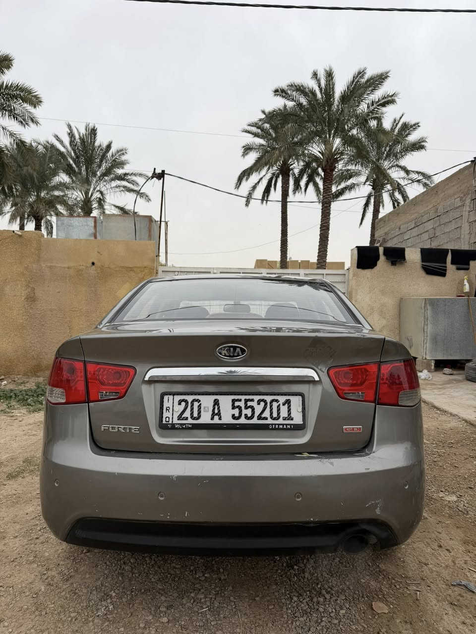 السلام عليكم
فورتي 2013 
مكينة 1600 
رقم ديالى الدولي 
بصمة داخل جلد 
بدون حادث 
بيها جاملغين الخلفيات صبغ 
والبوب الخلفية صبغ 
اثر جراد بدون ضربة 
السعر / 89 وبيها مجال بسيط 
مكاني / ديالى جديدة الشط 
للاستفسار/ ‭0770 684 6082‬
