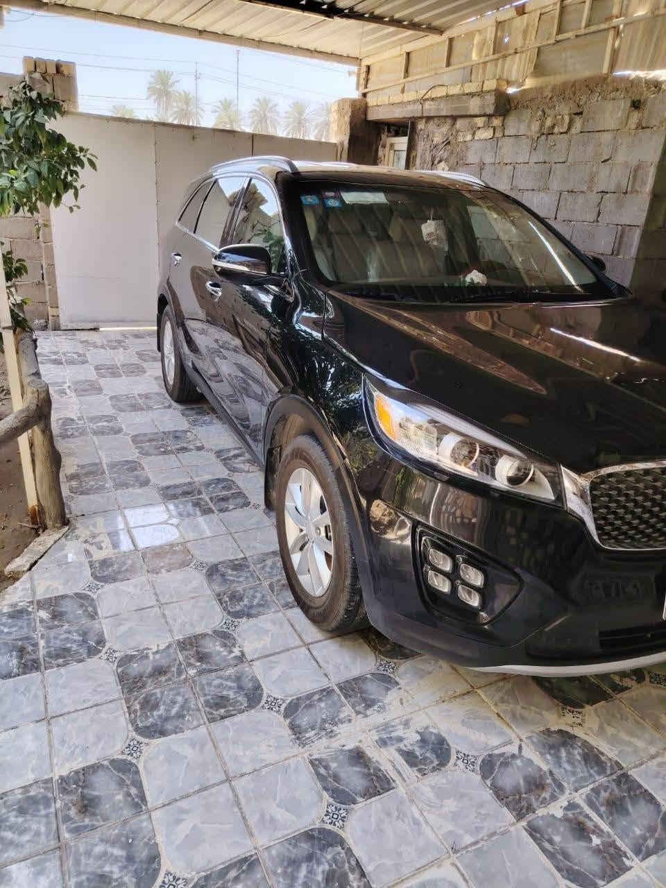 🚗 كيا سورينتو 2017 للبيع (وارد أمريكي) 🚗
​المحرك: 4 سلندر (اقتصادية، قوية، وعملية جداً).
​الموديل: 2017.
​السعر: 155 ورقة (15,500$) وبيه مجال بسيط للشراي الجاد.
​الضمان والفحص: كفالة عامة (شاصي، محرك، كير، كهربائيات) 100%، عدا الحادث المذكور أدناه.
​تقرير الحادث: حادث أمريكي بسيط جداً في (خشم البنيد والدعامية) فقط، وباقي السيارة مكفولة كفالة عامة (مرفق صورة تقرير الفحص الفني "3702.jpg").
​✨ المواصفات والإضافات:
​اللون أسود ملكي (نظافة عالية).
​داخلية بلون بيج راقي، المقاعد بحالة الوكالة ومغلفة للحماية (كما في الصور "3688.jpg" و "3689.jpg").
​شاشة حديثة، كاميرا دوارة، تبريد قطع، تحكم ستيرن كامل، وكشافات أمامية رباعية.
​السيارة بوضع "شغل وامشي"، لا تحتاج أي مصروف أو صيانة.
​📍 الموقع: بابل - الإسكندرية (مستعدون لترتيب آلية النقل أو المعاينة).
📞 للاتصال أو واتساب: ***********
​#سيارات_العراق #كيا_سورينتو #سوق_سيارات_العراق #سورينتو2017 #سيارات_للبيع #بابل #بغداد #البصرة #كربلاء #النجف #السيارات_المستعملة
