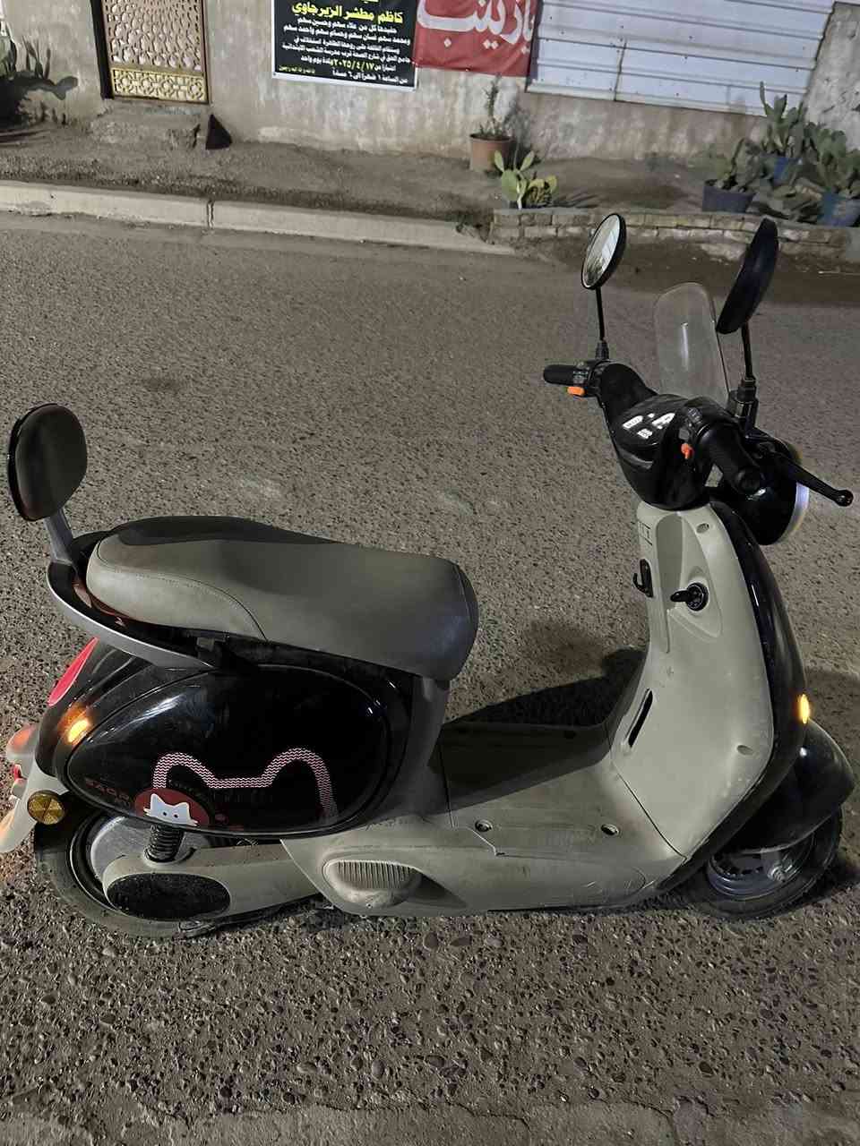 دراجه شحن ( أربع بطاريات حجم كبير ) سرعتها ٥٠ حقيقي : سويجين وبصمتين …………. المكان بغداد البلديات قرب الإطفاء
