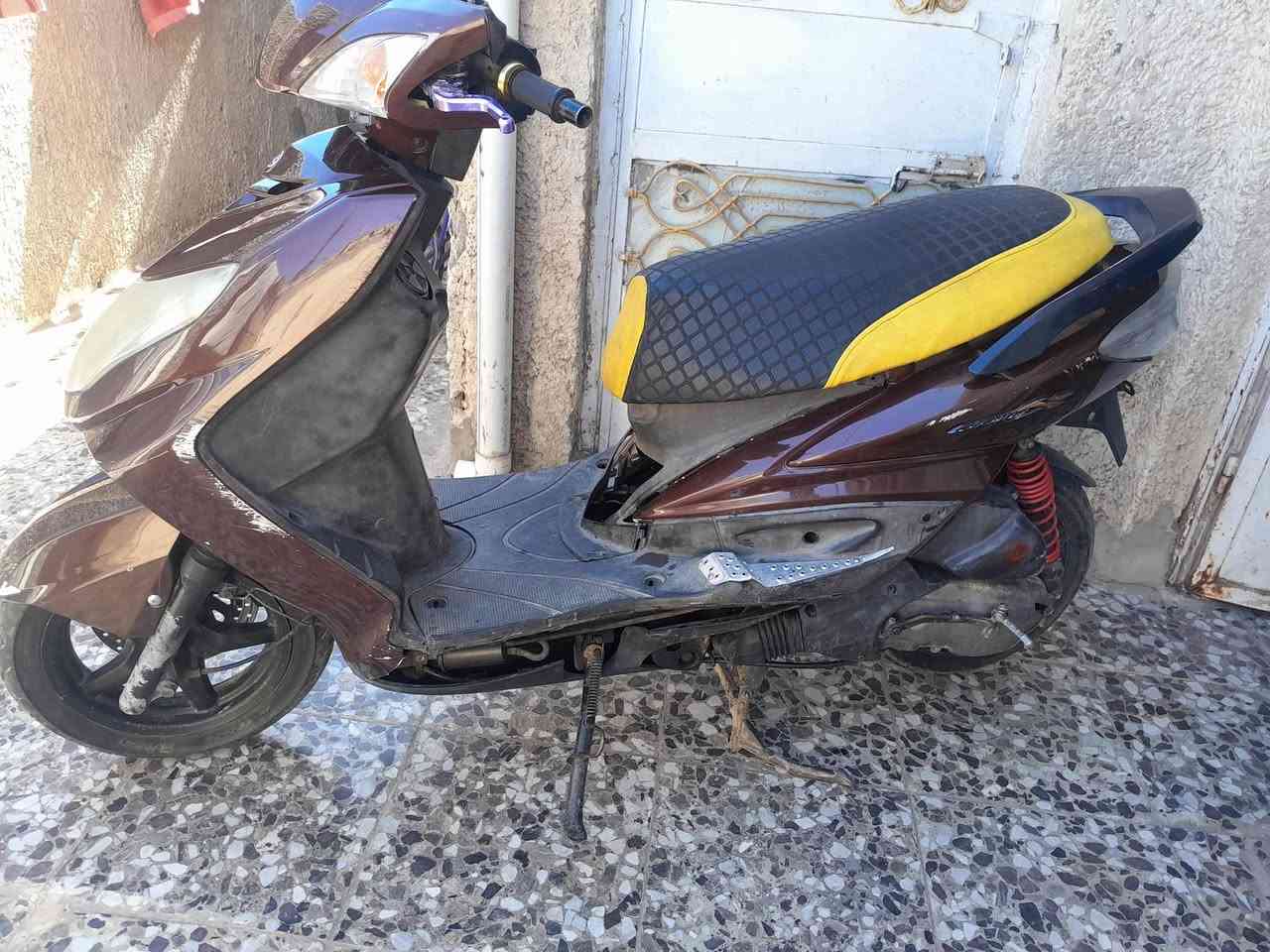 سلام عليكم دراجة سكنز فحل كابريتر شغالة كوم حديد كوم حديد ٣٠٠ الف بغداد الحسينية ***********
