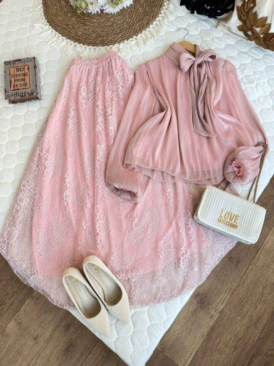 كوستم قطعتين مريح بل لبس👌🏼 

نوع الخامه 🍒👇🏻 

قميص اوركزه مبطن ✨
تنوره كيبور مبطن ✨

القياسات يلبس 👇🏻 
38 40 42 44 46 48 ✨

السعر 35 إلف ✨


**إذا كنت صاحب هذا الإعلان وتريد حذفه لأي سبب، رجاءا أرسل رسالة إلى الدعم الفني**
