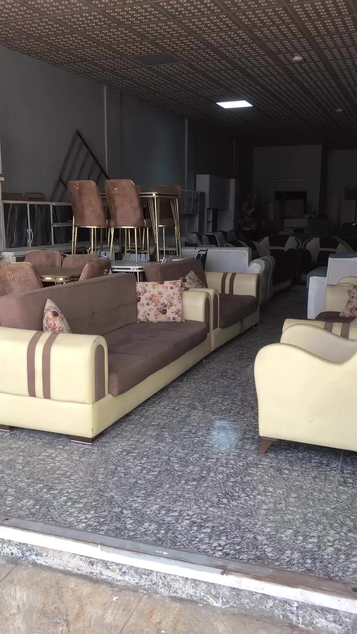 تخم مستعمل قلاب ١٠ مقعد 
السعر ٢٥٠ الف 
مجمع الضحى مقابل دائرة كهرباء المسيب 
***********
