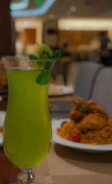 سارع بتسليم جوازك عمرتي جماد الثاني ورجب الأصب مقاعد محدوده على الراغبين لأتصال على الرقم *********** بناسب أسعار برامج 10 ايام تنطلق حملته يوم 15 طيران بوفي مفتوح كل هاذه بسعر 950 الف هديه جنطه كتف احرام
