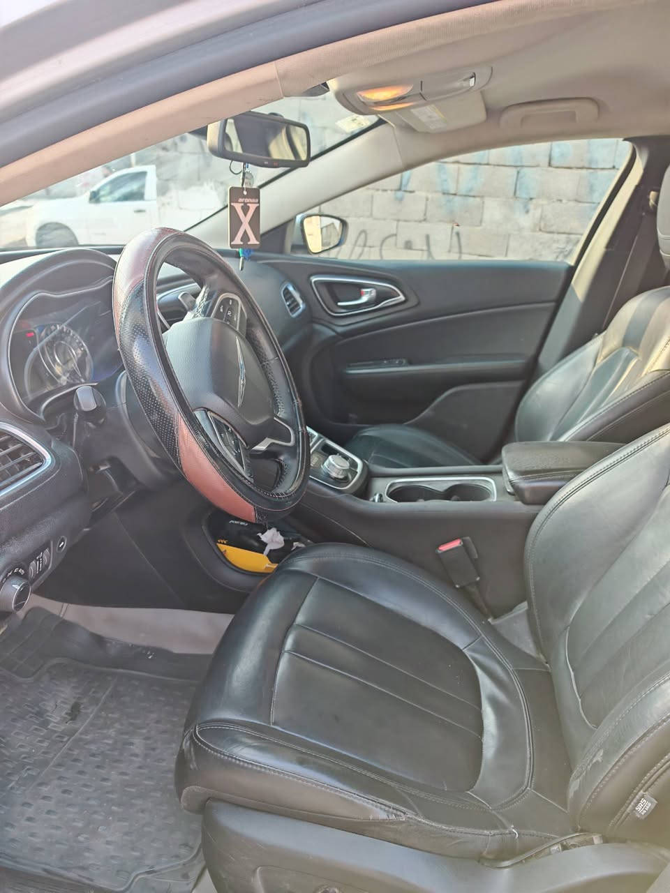 السلام عليكم 

C200 لمتد موديل 2016 
السعر 118 بي مجال بسيط
المكان البصرة شط العرب الجزيرة 
V6 محرك 3600 
تقرير السياره غرق 10% تعمل وتسير 
البدي مكفول من الحادث فقط تكيحلات خدوش بسيطة 
شاشة كبيرة بلوتوث 
كير كاوس 9 نمر رياضي S
مقاعد كهرباء جلد+تدفئة 
مكينة وكير مكفولات 
اير باك سليم 
تبريد ثلج+تدفئة شغالة 
حدادية 80%
تخم تاير جديد 
ممشى السيارة 136 مايل 

السيارة نظيفة ومصروف عليهه هواي ادامة كاملة من بلكات وبخاخات ومجول وجامة امامية جديدة بانزين كله محسن وسوبر ودهن ارقى نوعية امزويل 
السيارة بأسمي السنوية لسنة 2028 شرط التحويل 

الملاحظات اللي بالسيارة فقط بعض الخدوش وحساس دبة الزراكات واكف 
للاتصال او واتس اب 
***********
