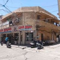 للبيع بنايه ركن للبيع  مساحته 163بل دوريين صب مسلح 3شقق فوك وشقه ارضيه...