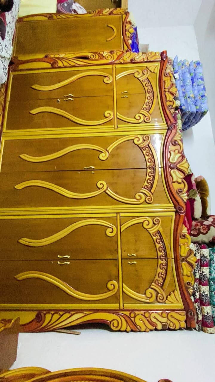 السلام عليكم شباب هاي غرفت اغشاب كامله مكاني بغداد مدينه صدر مجاور زامل ابو داطلي سعره 400 متواجد بل خاص ***********
