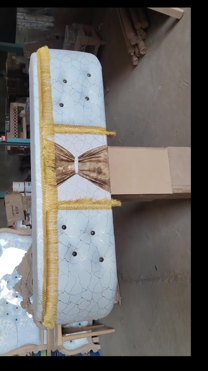 رويال بيد / Royal Bed
شازلون نص دور 
تتحمل اوزان ثقيله تصل الى 150k.g  اسعار تنافسيه 
تواصل وتساب 
***********
