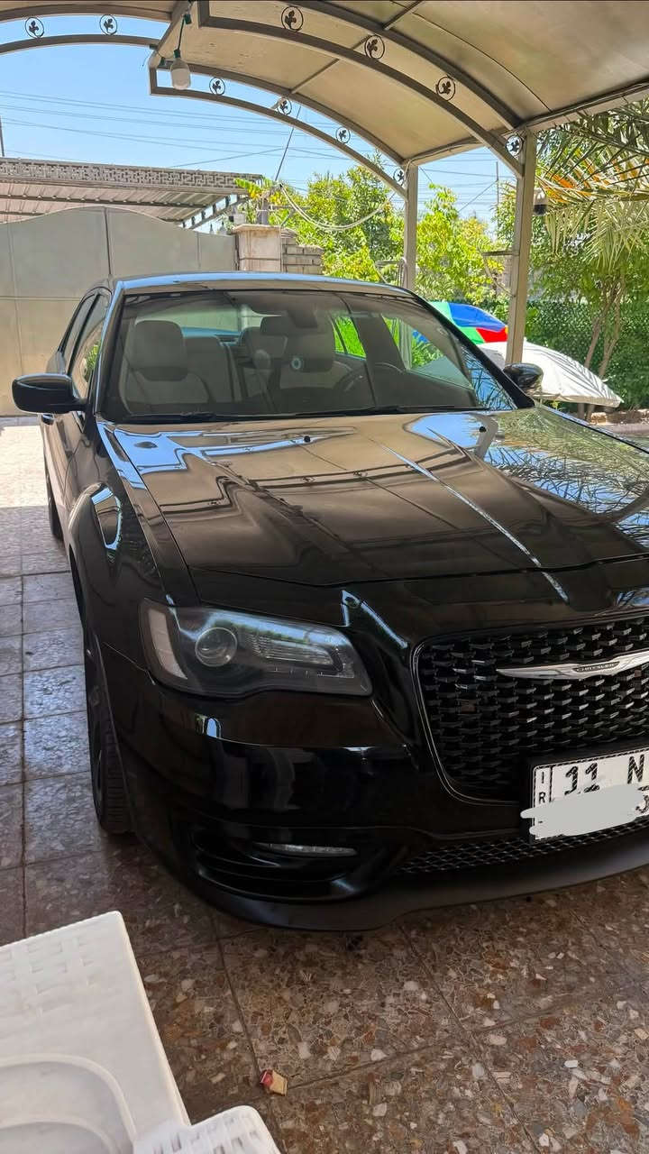 كرايسلر 300 (أوباما) 2021
محرك 3.6 لتر V6
دفع خلفي RWD
ماشية 100 ألف كم

المواصفات:
• داخلية سوداء
• مقاعد جلد فاخرة
• كرسي السائق كهربائي 8 وضعيات
• مقود جلد متعدد الوظائف
• مسند يد أمامي وخلفي
• فتحات تكييف خلفية
• إضاءة داخلية LED
• شاشة 8.4 إنج Uconnect
• Apple CarPlay
• Android Auto
• Bluetooth
• USB
• نظام صوت 6 سماعات
• شاشة معلومات بين العدادات
• تشغيل بصمة
• دخول ذكي بدون مفتاح
• مثبت سرعة
• كاميرا خلفية
• نظام ABS
• نظام الثبات الإلكتروني ESP
• Traction Control
• مراقبة ضغط الإطارات
• Hill Start Assist
• مصابيح LED نهارية

السعر: 22,500$

رقم الشاصي:
2C3CCAAG4MH516146

العنوان:
بغداد - السيدية

للاستفسار:
***********
