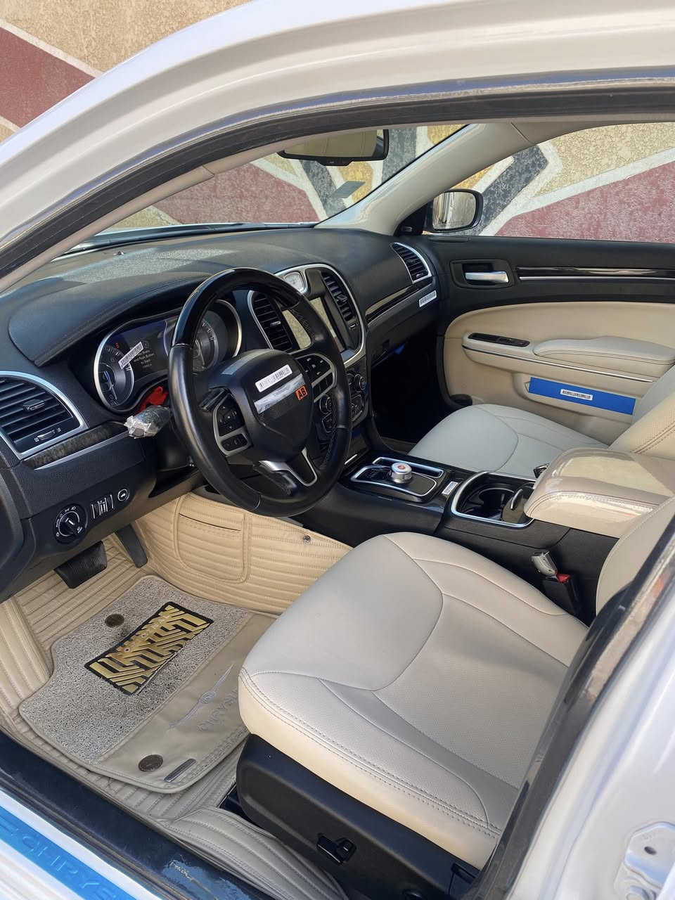 السلام عليكم للبيع أوباما موديل2018
كلين كفاله من الصبغ والبارد والكارت حتى الدعاميات لمتد ماشيه 110ألف مايل
داخل عسلي
كشنات تدفئه تبريد
ستيرن كهرباء+تدفئه 
خزن ميموري 
السعر 290وبيه مجال الاتصال على الرقم 
***********
