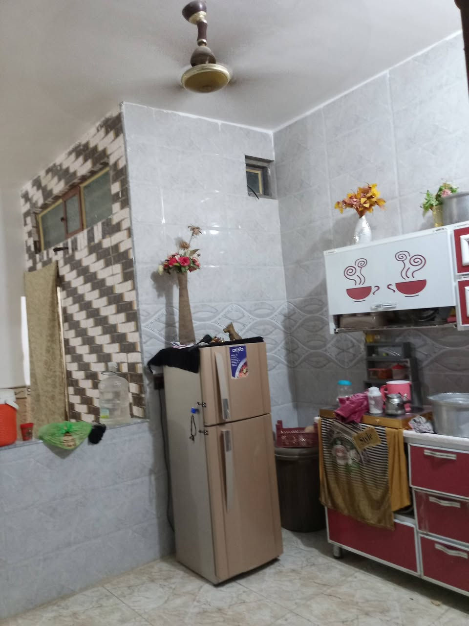 *🏡 بيت للبيع - مساحة 110م² طابقين - درج خارجي* 
*📍 مزارع النجف - شارع المطحنة، مقابل قرية الغدير*

*تفاصيل البيت:*
*الطابق الأرضي:*
- 2 غرف نوم 
- صالة مفتوحة على الاستقبال
- مطبخ + صحيات

*الطابق الثاني:*
- غرفة نوم 
- صالة 
- مطبخ + صحيات 
- كراج سطح

*المميزات:*
- *المساحة: 110 متر مربع*
- بناء مشتبل ونظيف
- كهرباء ✅  ماي ✅  مدارس قريبة ✅
- منطقة سكنية وهادئة

*💰 السعر: 48 مليون دينار*  
*وبيه مجال قليل للشراي الجاد*

*📱 للاستفسار واتساب  واتصال:*  
*************
