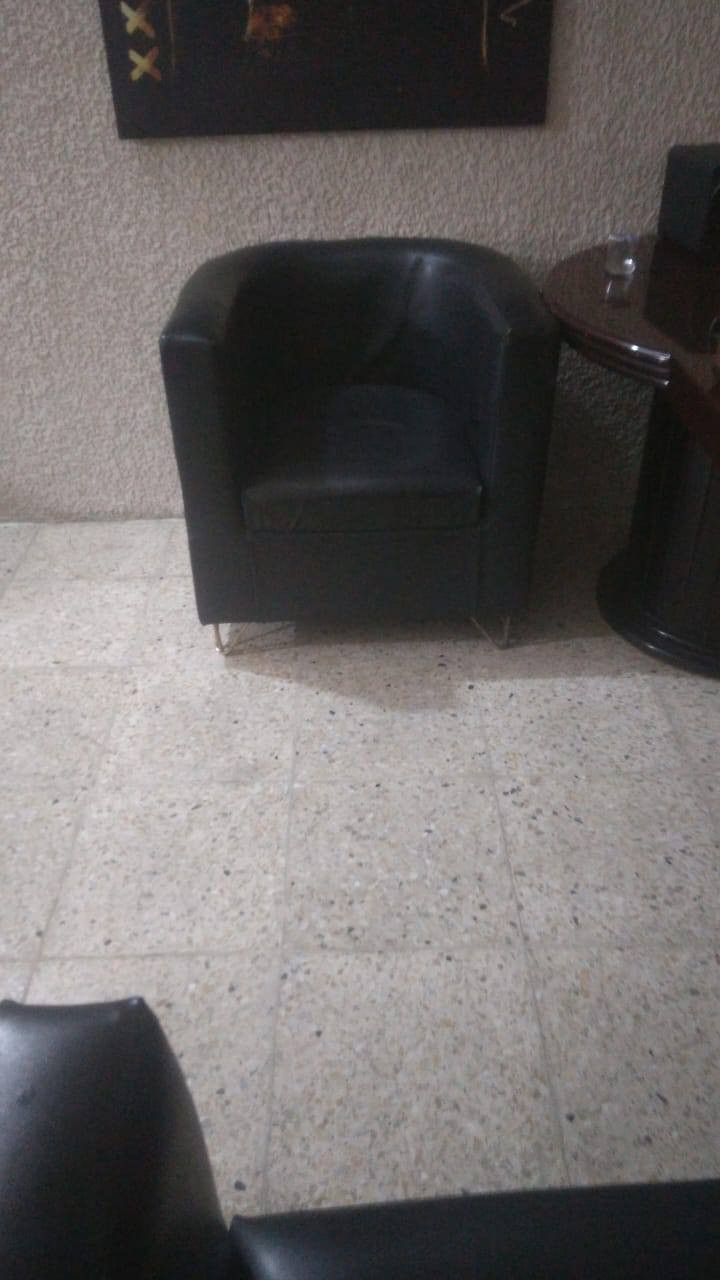 تخم مكتبي للبيع 
عنوان بغداد .الرصافة
للتواصل 
***********
