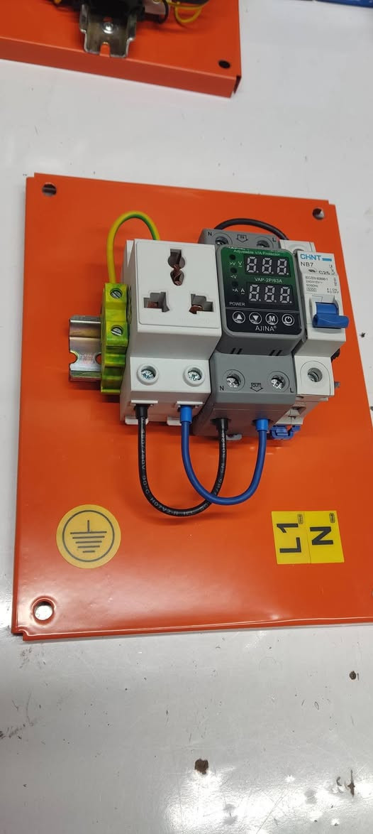 "بورد شحن حسب الطلب خاص بجميع أنواع السيارات بنظام البارد المنفصل. البورد حديد وليس البلاستك، يتحمل جميع الظروف الجوية. لأي طلب أو استفسار، اتصل على ***********
