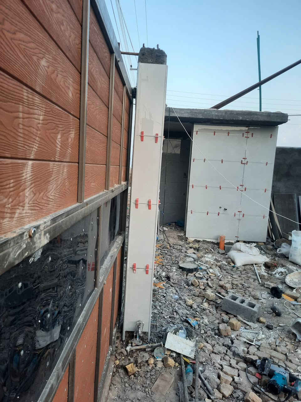 خلفه سراميك متفرغ حالين 
***********
