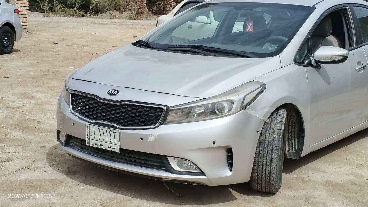 السلام عليكم كيا فورتي 2017 
محرك 2000 دوش 
ضربتة چاملغ وبنيد وصبغ في الچاملغ والباب الخلفي جهة السايق
السعر 110

***********
