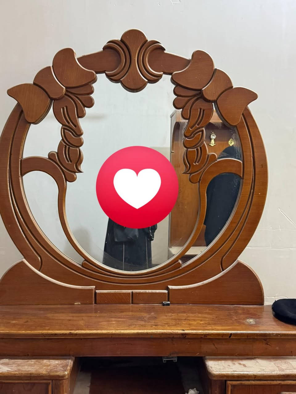 السلام عليكم غرفة للبيع نضيفه وكنتورها حيل نضيف ع فحص اريدها ب٣٠٠ وبيه مجال بسيط ***********
