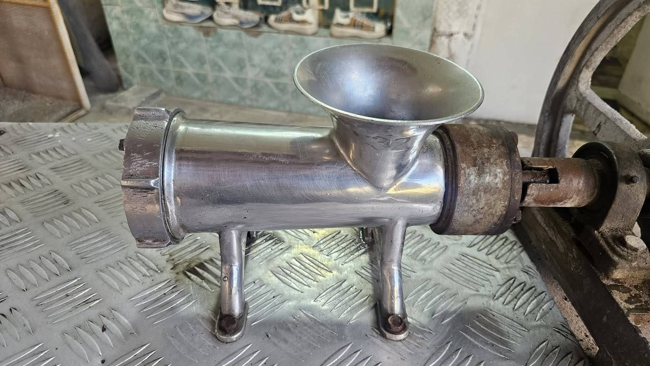 مثرامة حجم 32للبيع السعر 300 بغداد م الصدر الاورفلي***********
