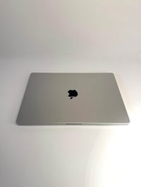 Macbook pro m2 pro 16 inch رام 16 هارد 512 مشحونة 40 مرة فقط  وياها فق...