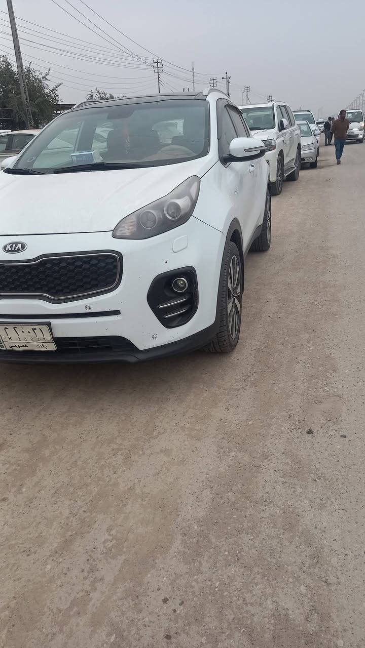 السلام عليكم 
كيا سبورت2017 خليجي
للبيع
ماشية 190الف كيلو 
(كير و محرك مكفول)
محرك 2000 دوش
صدر و حدادية حلوة و ناعمة السيارة
 السيارة جديدة جدا 

المواصفات 

شاشة 
كامرة 
تحكمات ستيرن جهتين
داخل جلد و مخمل بيجي 
 3 وضعيات قيادة
حساسات امامي خلفي 
تدفئة تبريد ثلج
مري شفط
مانع انزلاق 
اشاير بل مري
قطعتين تبريد 
لايت زنون 

بيهة قطعه صبغ جاملغ  بدون دواخل 

السعر  175 بيهة مجال جدا بسيط

العنوان واسط الصويره

باسمي تحويل ثاني يوم

 للاستفسار 
***********

